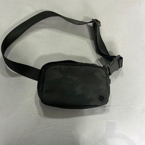 Lululemon camp belt bag